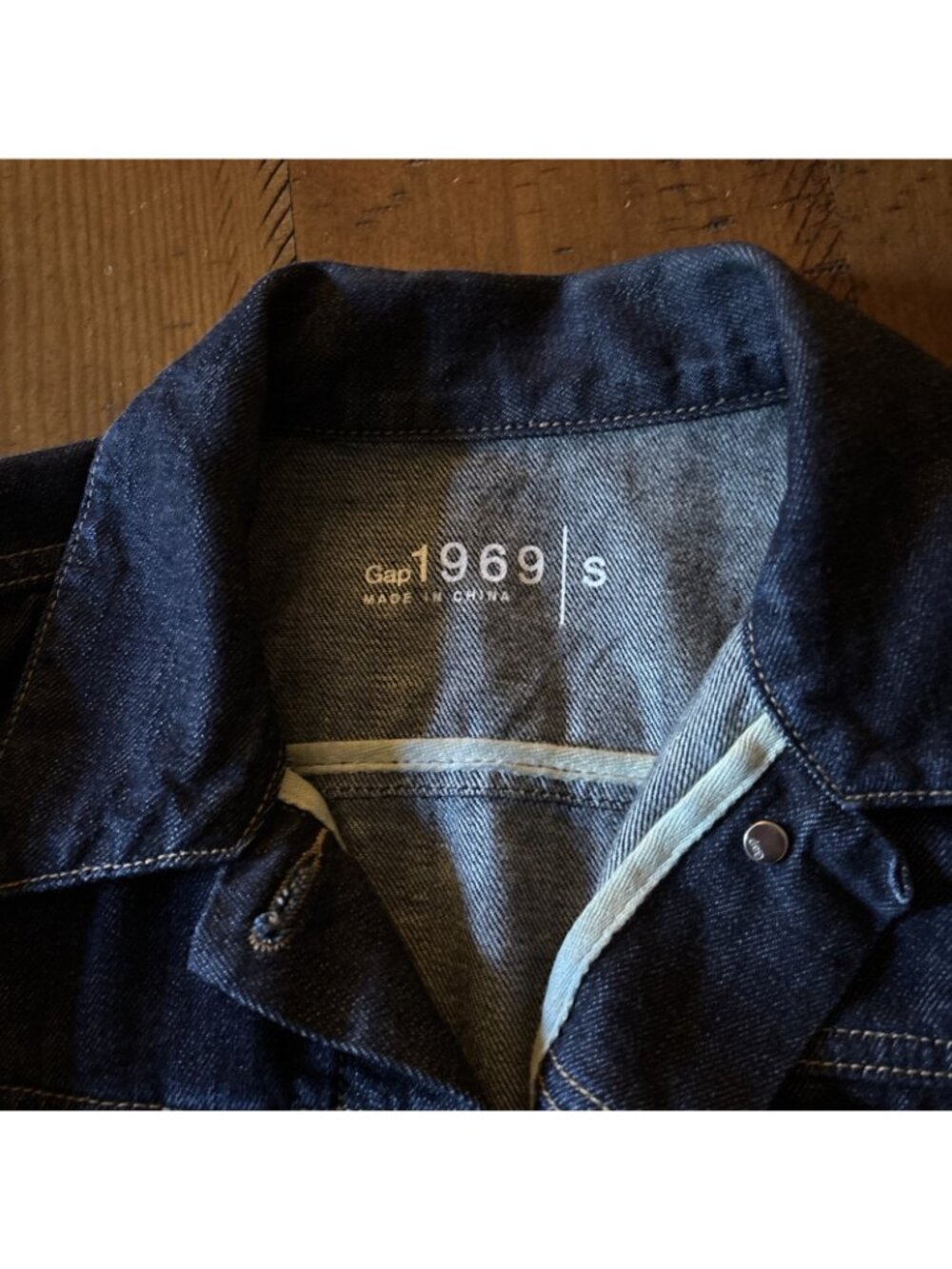 Gap 1969 Dark Denim Trucker Jacket Size Small Fitted See Measurements - Picture 4 of 7